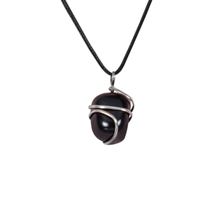 Pendentif en pierre roulée en tourmaline noire fabriquée à la main Pierre précieuse enroulée de fil de style Feng Shui pour la guérison et la protection - Product Image 1