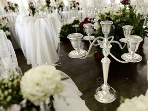 Candelabros de metal de primera calidad, centro de mesa con 5 portavelas, elegante acabado plateado, ideal para fiestas de bodas - Product Image 3