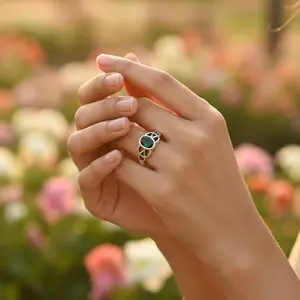 Bague en argent sterling 925 avec pierre précieuse verte pour femmes - Plaqué or rose, sertissage en incrustation, plusieurs options de placage - Product Image 2