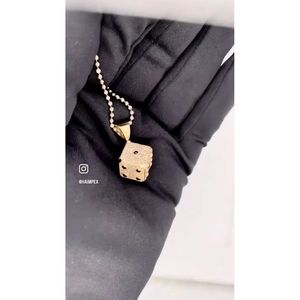 H.A.IMPEX - Colgante Elegante de Oro de 14 Quilates con Diamantes Redondos Reales para Hombre, Estilo Hip Hop - Product Image 1