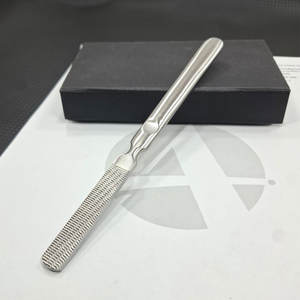 Lime à pieds professionnelle en acier inoxydable, éliminateur de callosités, râpe pour peaux dures, outil durable pour le soin des pieds à domicile et en salon - Product Image 4