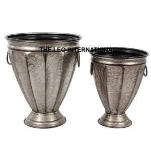 Ensemble de 2 jardinières rondes en aluminium texturé, plaquées argent, polies et brillantes, de tailles différentes - Product Image 5