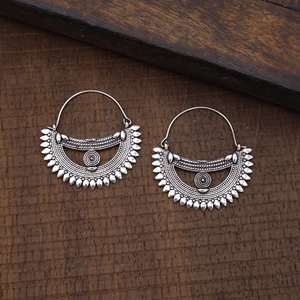 Pendientes de Aro Boho de Media Luna con Diseño Único, Pendientes de Latón Boho para Mujer con Acabado Plateado Oxidado, Aros Tribales en Forma de Media Luna, Venta al por Mayor/OEM - Product Image 3