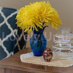 Petite urne souvenir en laiton rose gaufré Boîte en velours gratuite - Product Image 3