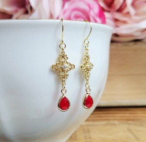 Pendientes de gota de cristal rojo delicado Plata de Ley 925 Pendientes de gota pequeños minimalistas de filigrana chapados en oro de 14 quilates - Product Image 3