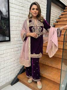 Celebra la Elegancia Invernal con un Salwar Kameez de Terciopelo Viscosa Premium Adornado con Lentejuelas y Bordado Zari de Secado Rápido para Fiestas - Product Image 5