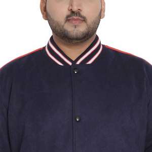 Veste de baseball personnalisée pour homme avec design patchwork, logo sur le devant, manches longues, tissu en laine, manteau d'hiver de style universitaire - Product Image 5