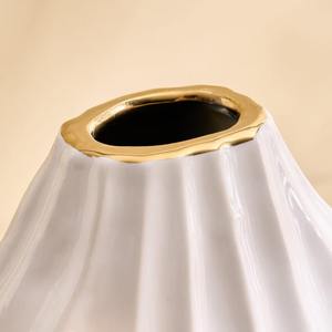 Jarrón de Flores de Cerámica Blanco de Diseño con Detalles Dorados para Decoración de Bodas, Arreglos Florales y Regalos, Venta al por Mayor desde India - Product Image 6