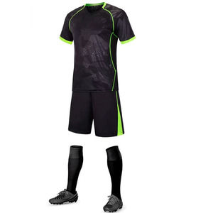 Conjunto de pantalones cortos de camiseta de fútbol transpirable de secado rápido de camuflaje negro personalizado con kit de fútbol de manga corta con ribete verde neón - Product Image 2