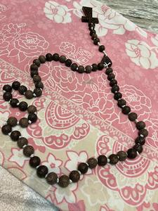 Cruz de madera de acacia y coco ecológica hecha a mano, símbolo de fe de exhibición de pared navideña - Product Image 2