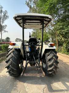 รถแทรคเตอร์สำหรับทำการเกษตร TT75ฮอลแลนด์ใช้ใหม่ประหยัดเชื้อเพลิงรถแทรกเตอร์140HP T6070ฮอลแลนด์ - Product Image 4