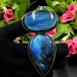 Pendentif en pierre précieuse Labradorite naturelle fait à la main en argent sterling 92.5 avec placage à l'or bijoux de guérison en grande pierre pour les fiançailles - Product Image 1