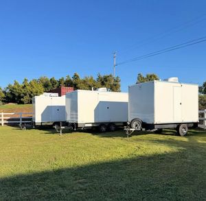 Remolques de Baño Móviles de Lujo de 2 a 3 Cabinas, Baños Portátiles para Exteriores, Remolques de Inodoros Portátiles en Venta para Países Europeos y EE. UU. - Product Image 2