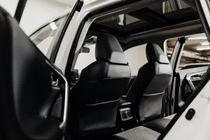 2025 T0Y00TAA RV4 SUV Petrol Auto matic Leather Seats Turbo Engine - Product Image 3