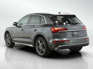 รถยนต์เฟรี่มือสอง ปี 2024 รุ่น Q5 e 55 Premium Plus พร้อมสมรรถนะเครื่องยนต์ที่แข็งแกร่งและที่นั่งที่สะดวกสบาย - Product Image 2