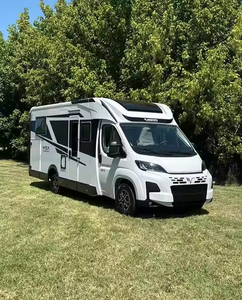 Autocaravana de Lujo para 4-6 Personas con Aire Acondicionado y Cocina para Viajes y Campamentos - Product Image 5