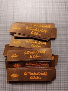 Etiqueta de embalaje tejida satinada con logotipo personalizado, Material de poliéster plegable para ropa, nueva etiqueta tejida para prendas con diseño de etiquetas personalizadas - Product Image 4