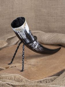 Corne de buffle naturelle à boire Viking antique sculptée avec support Corne à boire antique sculptée polie pour fête de Noël - Product Image 5