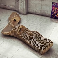Banc en bois paramétrique fait main, design ajouré, mobilier pour centre artistique et zone de réception de luxe