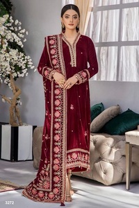 Travail de broderie en velours pakistanais Rayon Mishmash Pant et collection de costumes Dupatta - Product Image 3