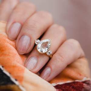 8x12mm poire coupe Moissanite trois pierres bague de lunette | Bague de fiançailles en or rose | Bijoux fins personnalisé argent or OEM - Product Image 6