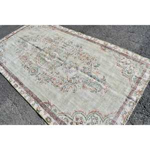 พรมตุรกีวินเทจสีเขียว5x9.2ft เบจขนสัตว์สานแบบแบนมีการเย็บปะติดปะต่อกันสำหรับห้องนั่งเล่นหรือตกแต่งห้องโถง - Product Image 4