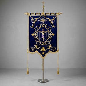 Estandarte Litúrgico para Procesiones de Iglesia, Terciopelo Azul con Diseño de Cruz Bordada y Borlas, Estilo Clásico - Product Image 1
