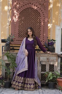 Vestido de fiesta indio-pakistaní de georgette premium con bordado Zari y lentejuelas, estilo Bollywood para mujer. - Product Image 4