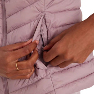 Gilet matelassé imperméable à capuche pour femme, chaud pour l'hiver, fermeture éclair, rembourrage en polyester, sans manches, grande taille, coupe personnalisée, OEM - Product Image 4