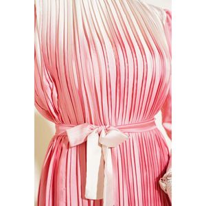 Robe en satin plissé bicolore, design poudre - Product Image 1