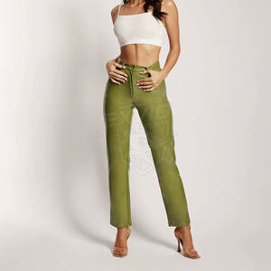 Pantalons en cuir pour femmes les plus vendus Pantalons en cuir pour femmes de haute qualité Pantalons en cuir de couleur unie Fabriqués au Pakistan - Product Image 2