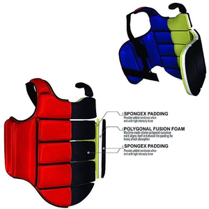 Protector de pecho de diseño ligero para un ajuste cómodo y movimiento fácil. Correas ajustables para un mayor seguridad. - Product Image 3