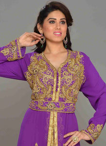 Caftanes islámicos Georgette bordados morados con hijab a prueba de sol. - Product Image 3