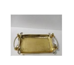 ถาดเสิร์ฟโลหะเคลือบผงทองพร้อมที่จับดีไซเนอร์ แฮนด์เมดทรงกลมทองเหลืองตอกถาดเสิร์ฟโลหะแบบกําหนดเอง - Product Image 1