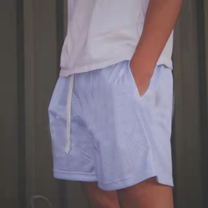 Pantalones cortos de entrenamiento antiarrugas de marca para hombre, ropa de rendimiento transpirable con logotipo personalizado, pantalones cortos de entrenamiento por sublimación, uso informal - Product Image 4