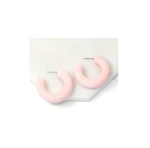 Dernier modèle de boucles d'oreilles en résine époxy pour femmes, styles tendance, boucles d'oreilles magnifiques, bijoux de mode, qualité solide, boucles d'oreilles faites à la main - Product Image 4