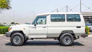 Toyota Land Cruiser LC76 Serie 4.5L Hardtop Manual, Usado en Excelentes Condiciones - Product Image 5