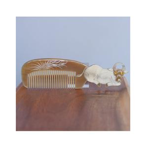 Peine de cuerno de lujo respetuoso con el medio ambiente, herramienta hecha a mano duradera, acabado pulido, hecho de cuerno, perfecto para el uso diario del cabello y la barba - Product Image 5