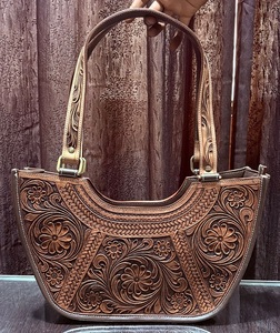 Bolso de Cuero Tallado a Mano de Primera Calidad para Mujer, Bolso de Hombro de Cuero Genuino Vintage Hecho a Mano con Patrón Floral en Relieve - Product Image 1