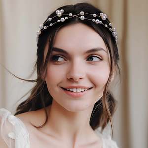 Diadema Bridella BHP36 con Perlas Plateadas - Elegante Tocado Nupcial con Ajuste Cómodo para Bodas y Eventos Formales - Product Image 2