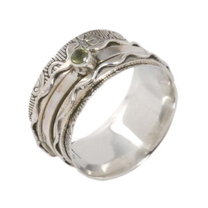 Vente en gros de fabuleuses bagues deux tons en argent sterling massif avec péridot large bande et bijoux élégants de toutes tailles - Product Image 3