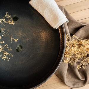 Bol de spa élégant en cuivre fait à la main, parfait pour le traitement de la pédicure et la relaxation des pieds à la maison ou au salon. - Product Image 5