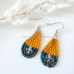 Boucles d'oreilles artisanales classiques en résine acrylique en forme de cœur, ornées de perles ethniques, pour la Saint-Valentin, fabriquées en Inde pour femmes et jeunes filles - Product Image 5