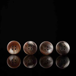 Botón Natural de Cuerno de Búfalo al por Mayor, Acabado en Blanco para Accesorios de Ropa, Alta Calidad - Product Image 1