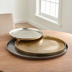 Plateau de service en laiton décoratif élégant avec finition polie parfait pour les maisons et les paramètres de table à manger intérieurs contemporains - Product Image 5