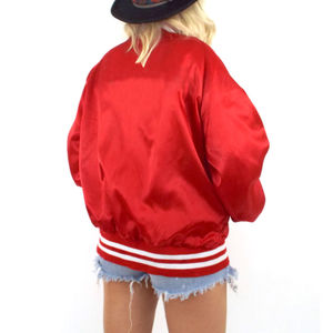 Chaquetas Bomber Premium para Mujer, Bolsillos Personalizados, Satén Teñido Marrón, Estilo Universitario, Manga Larga, Transpirable, Piel de Oveja, Acabado Invernal - Product Image 4