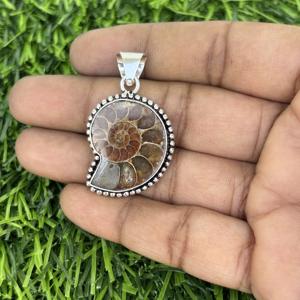 Vente chaude Colliers tendance pour femmes en argent 925 plaqué, pendentifs faits à la main en pierre naturelle d'ammonite, vente en gros de breloques pour enfants - Product Image 3