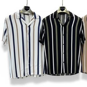 Chemise à manches courtes pour homme à motifs modernes – Coupe décontractée, tissu léger, design estival élégant pour un usage décontracté, tenue de vacances - Product Image 1