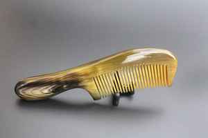Peine para el cabello hecho a mano de cuerno de búfalo natural pulido, de dientes anchos, antiestático y desenredante para cabello rizado, grueso y largo - Product Image 5