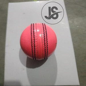 Balle de cricket rose pour jeunes Balles de cricket en cuir de couleur rose Balles de cricket cousues à la main de qualité A - Product Image 4